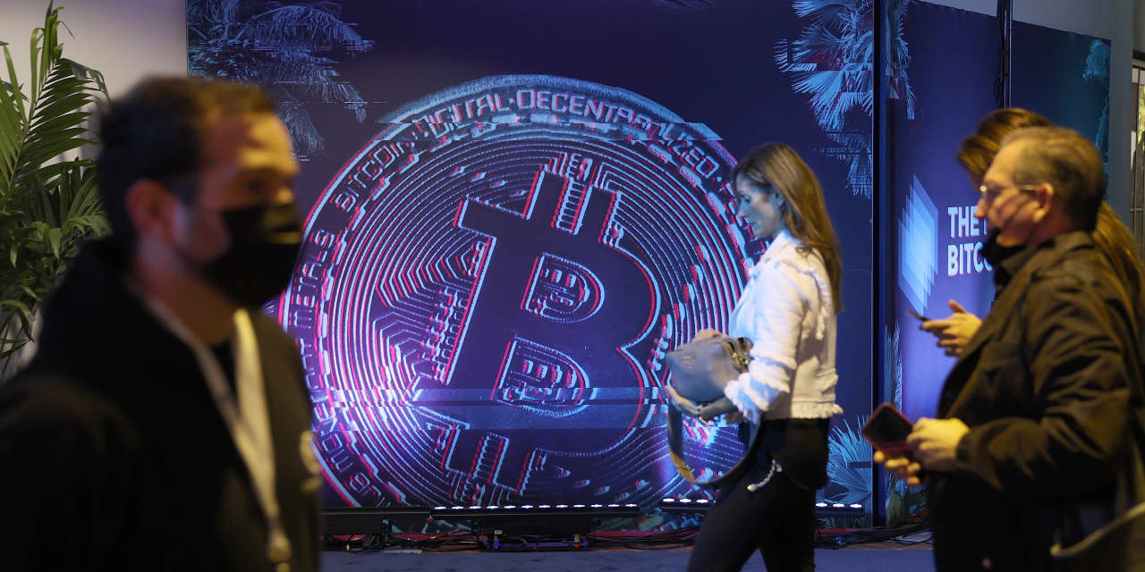 Binance's Bitcoin Withdrawals Halted Twice Due to Network Congestion and Surging Fees