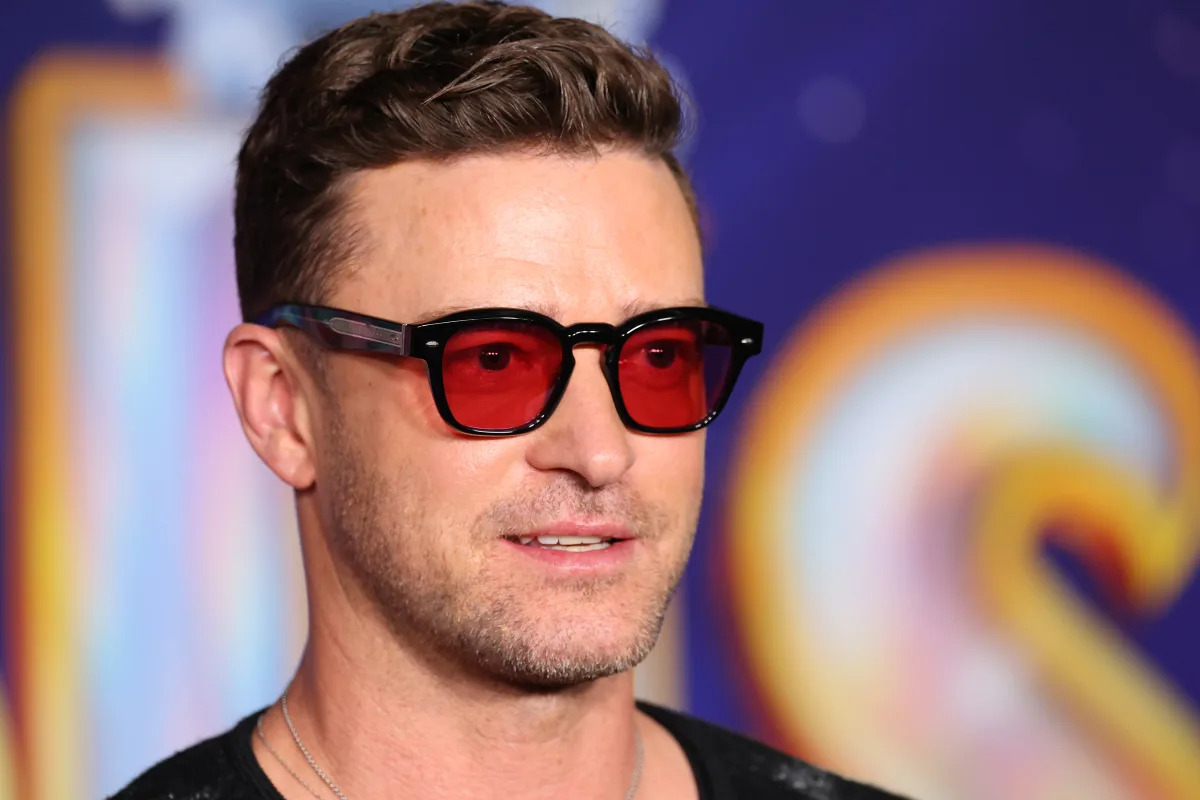 "SNL's Memorable Moments: Justin Timberlake, Dakota Johnson, and Ariana Grande"
