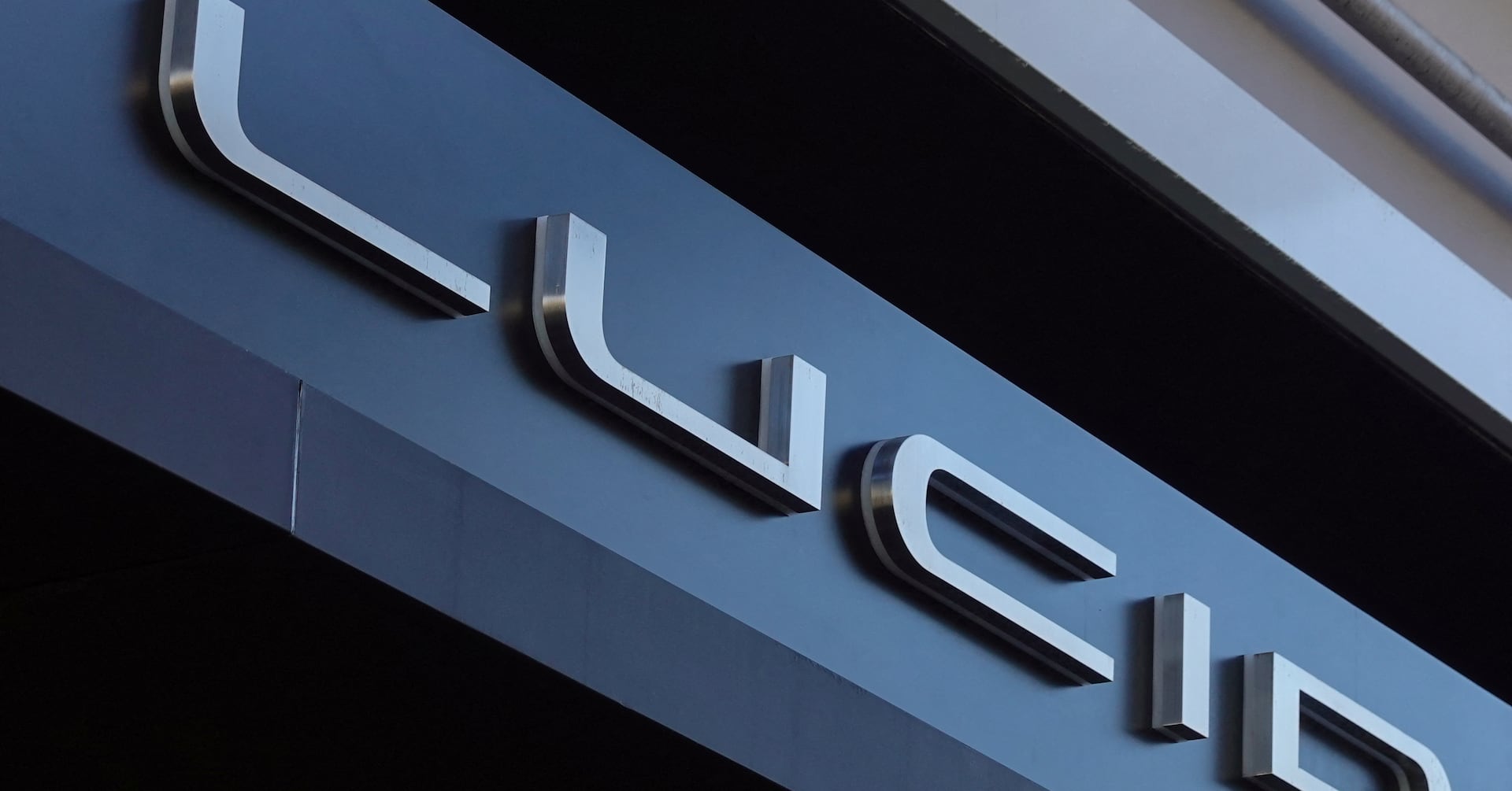 "Lucid Group Secures $1 Billion Investment from Saudi PIF Affiliate"