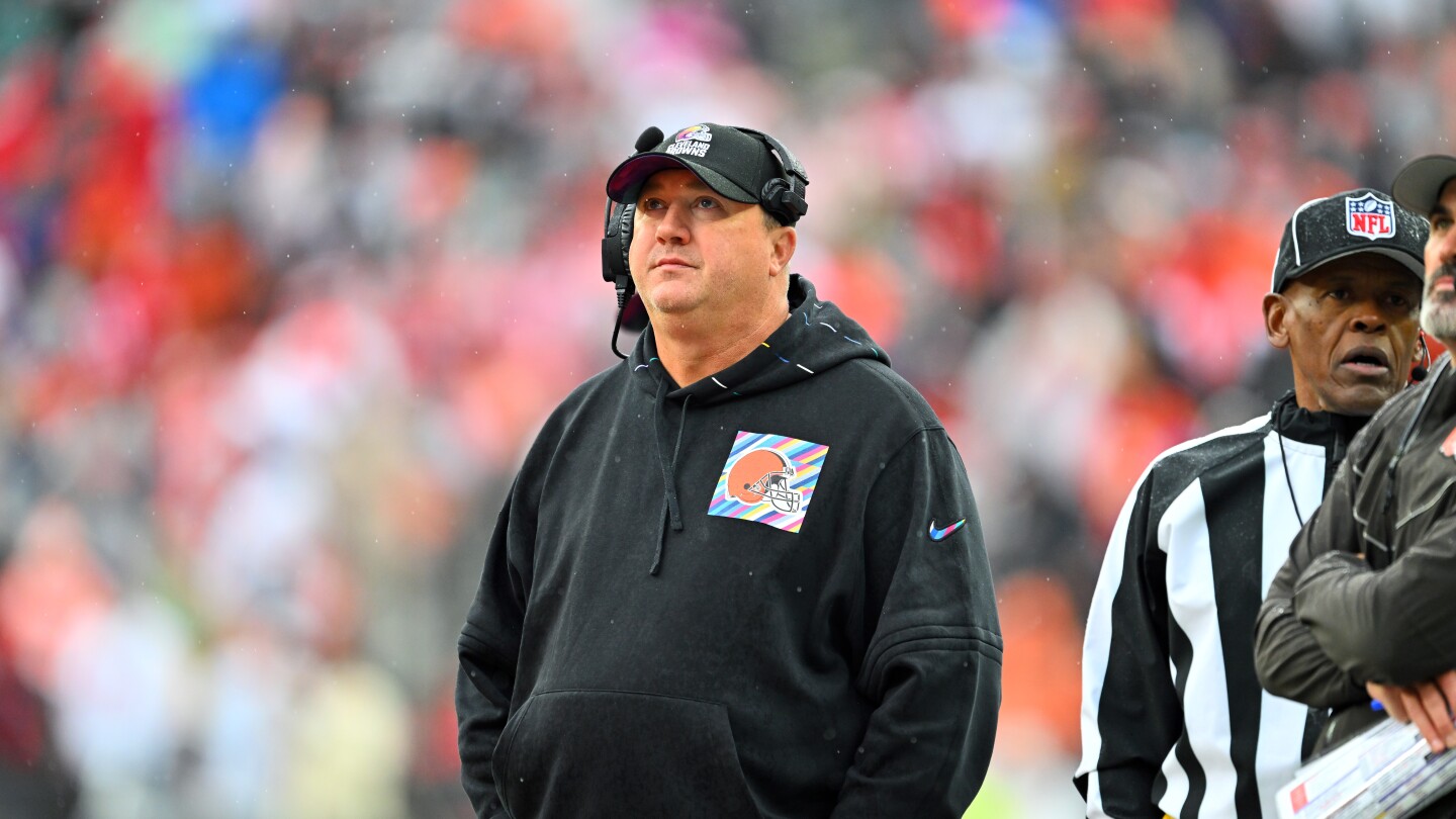 "Ben Johnson's Decision to Stay with Lions Impacts Patriots' Offensive Coordinator Hire"