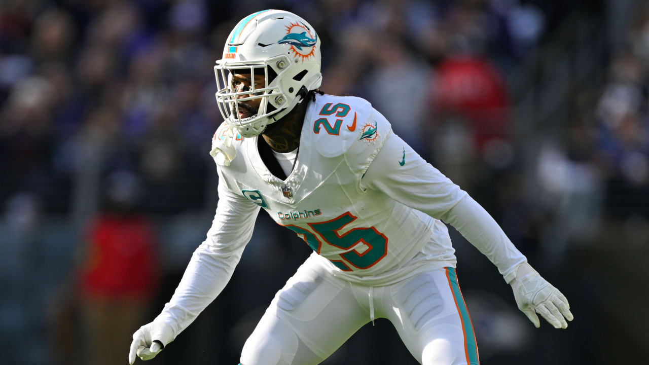 "Dolphins to Cut LB Emmanuel Ogbah, Clear $13.7M in Cap Space"