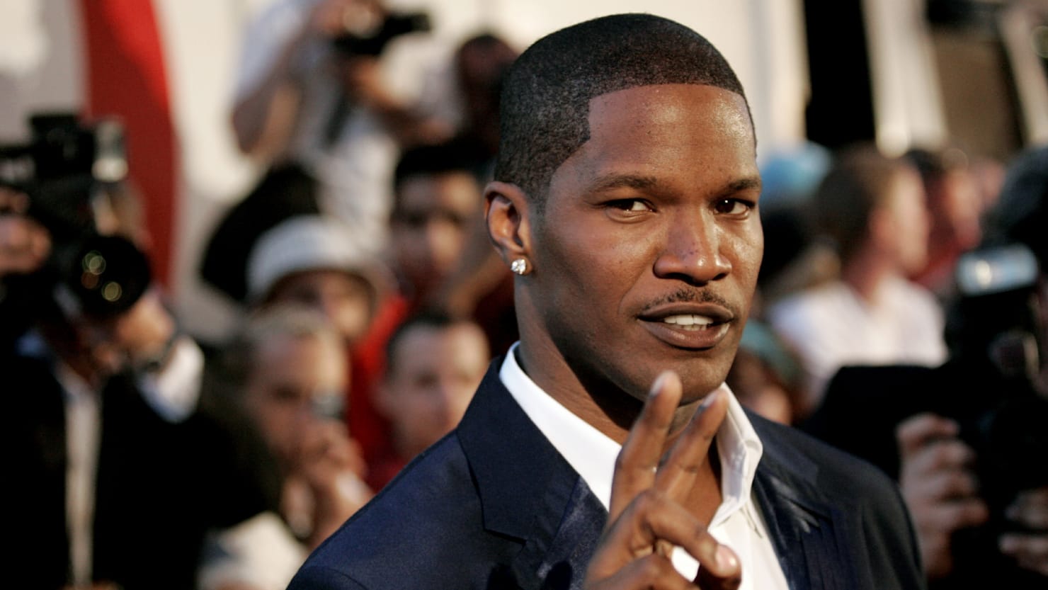 Featured image for Jamie Foxx's Health Scare Lands Him in Chicago Rehab Facility