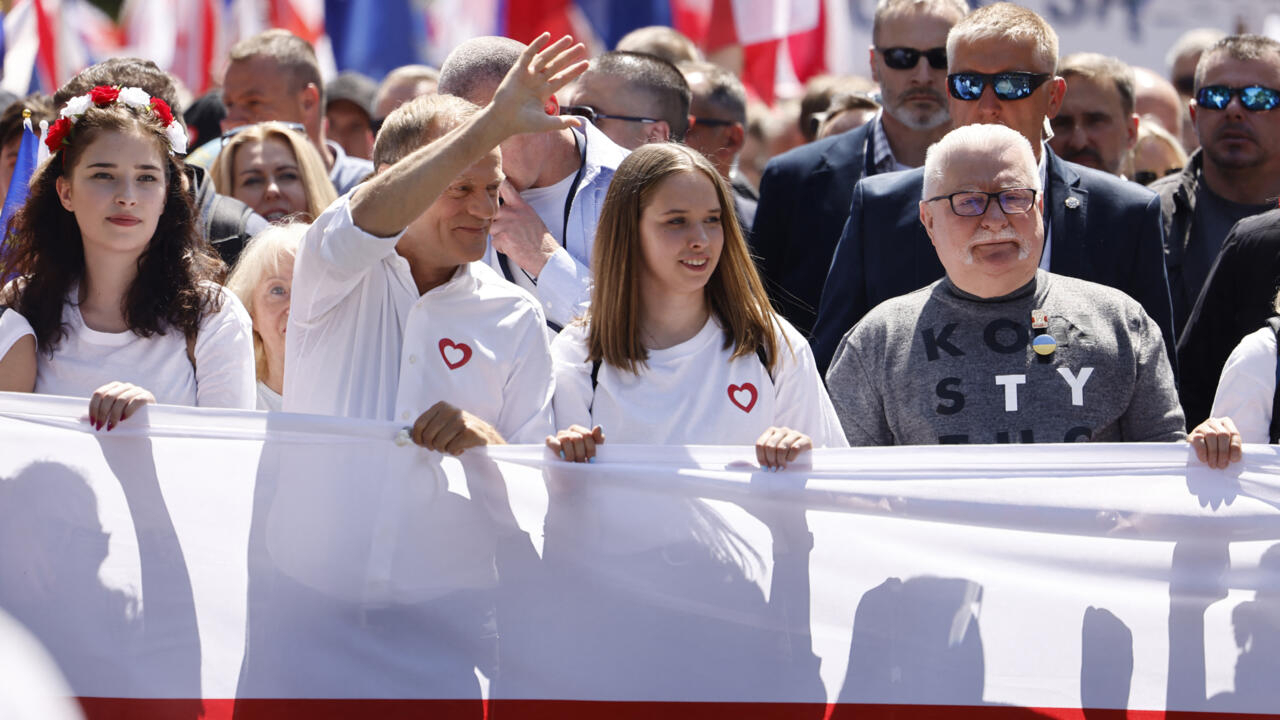 Massive Anti-Government Protests Sweep Poland
