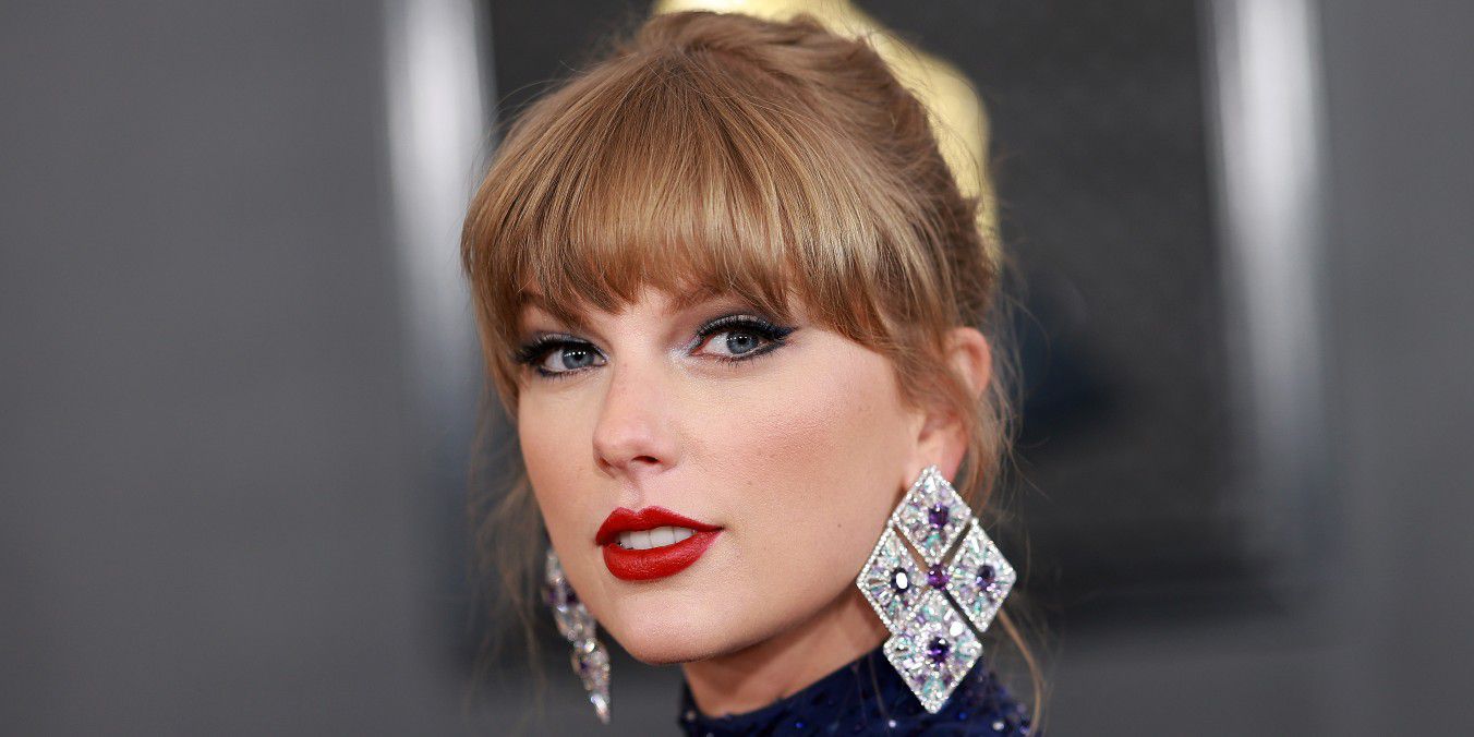 Featured image for Taylor Swift's Stylish Summer Staples: Platform Mary Jane Loafers, Denim Skorts, and More!