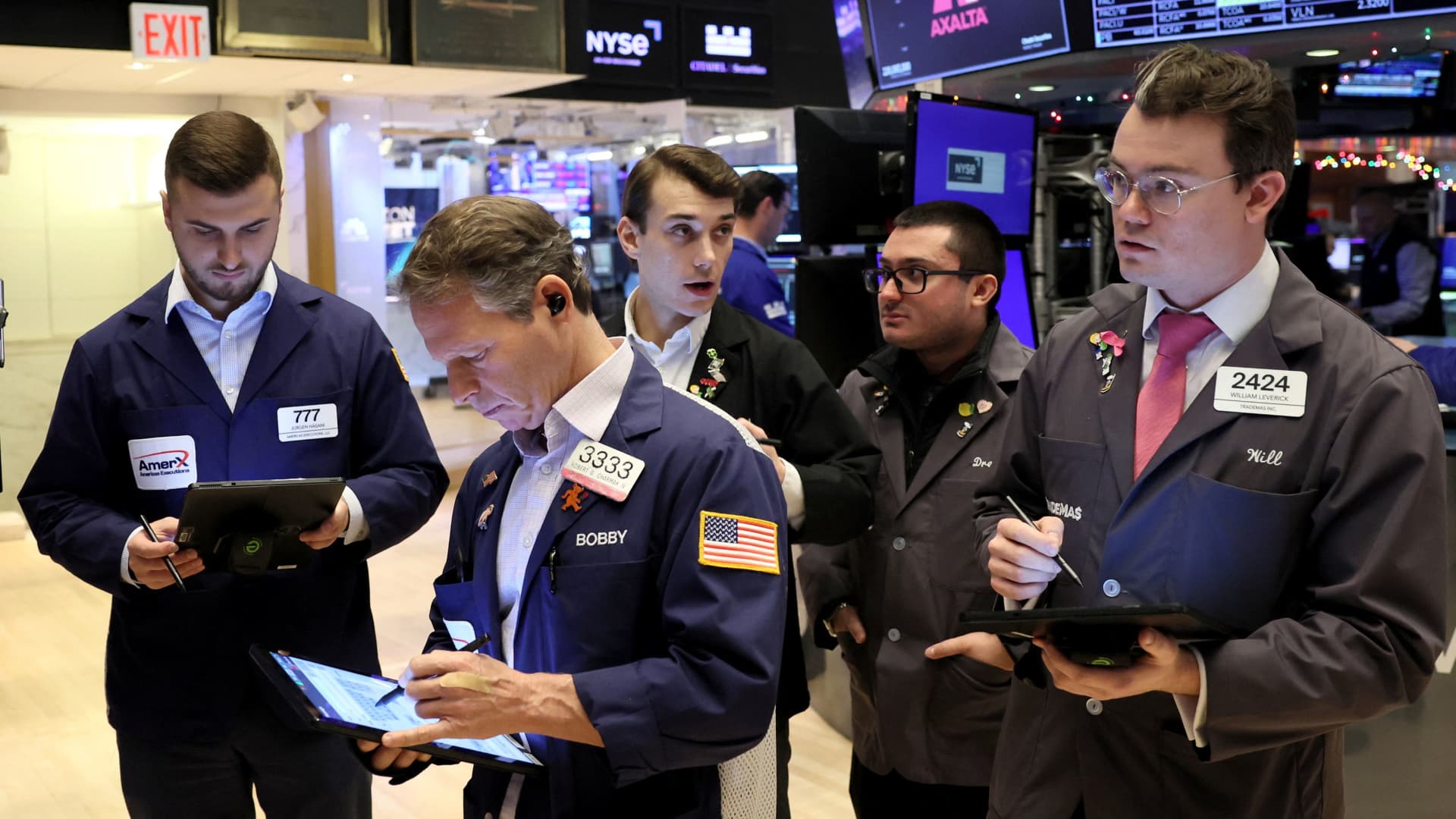 "Treasury Rally Signals Rate Cuts Ahead, Stocks Soar"