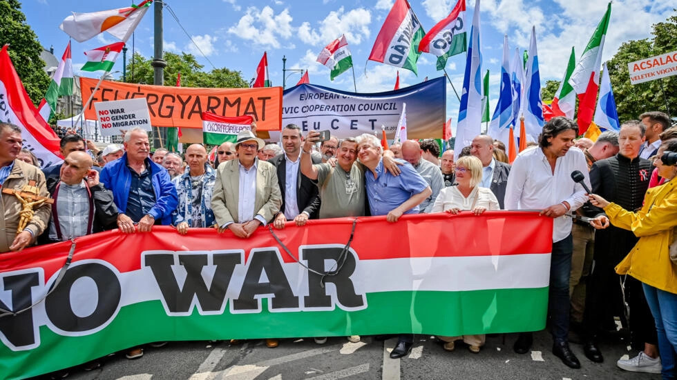 Orbán Warns of Escalation, Leads Peace March Ahead of EU Vote