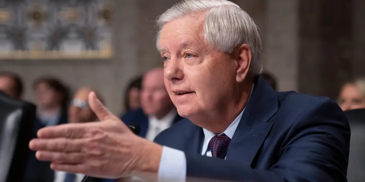 "Republican Senators Criticize Biden's Strikes on Iran-linked Targets"