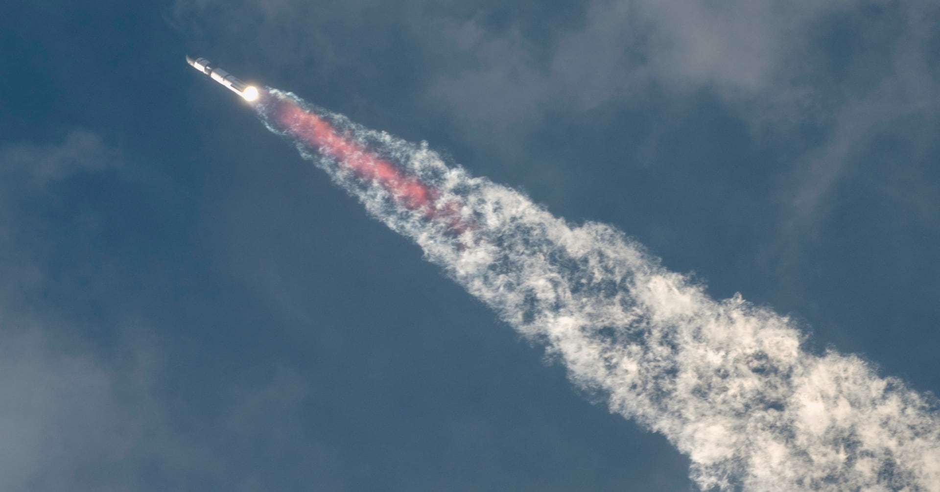 "SpaceX's Starship Test Flight Ends in Loss on Return to Earth"