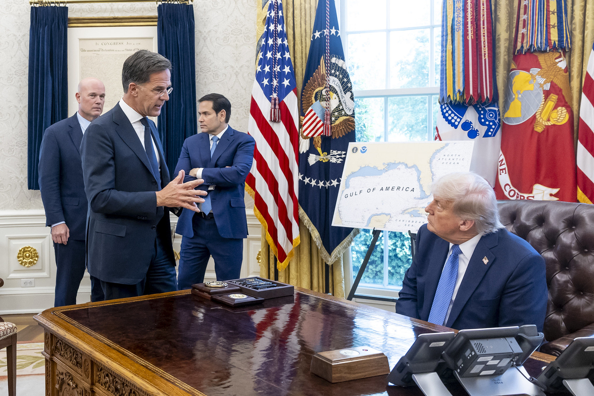 NATO Chief Visits Washington Before Trump's Russia Announcement