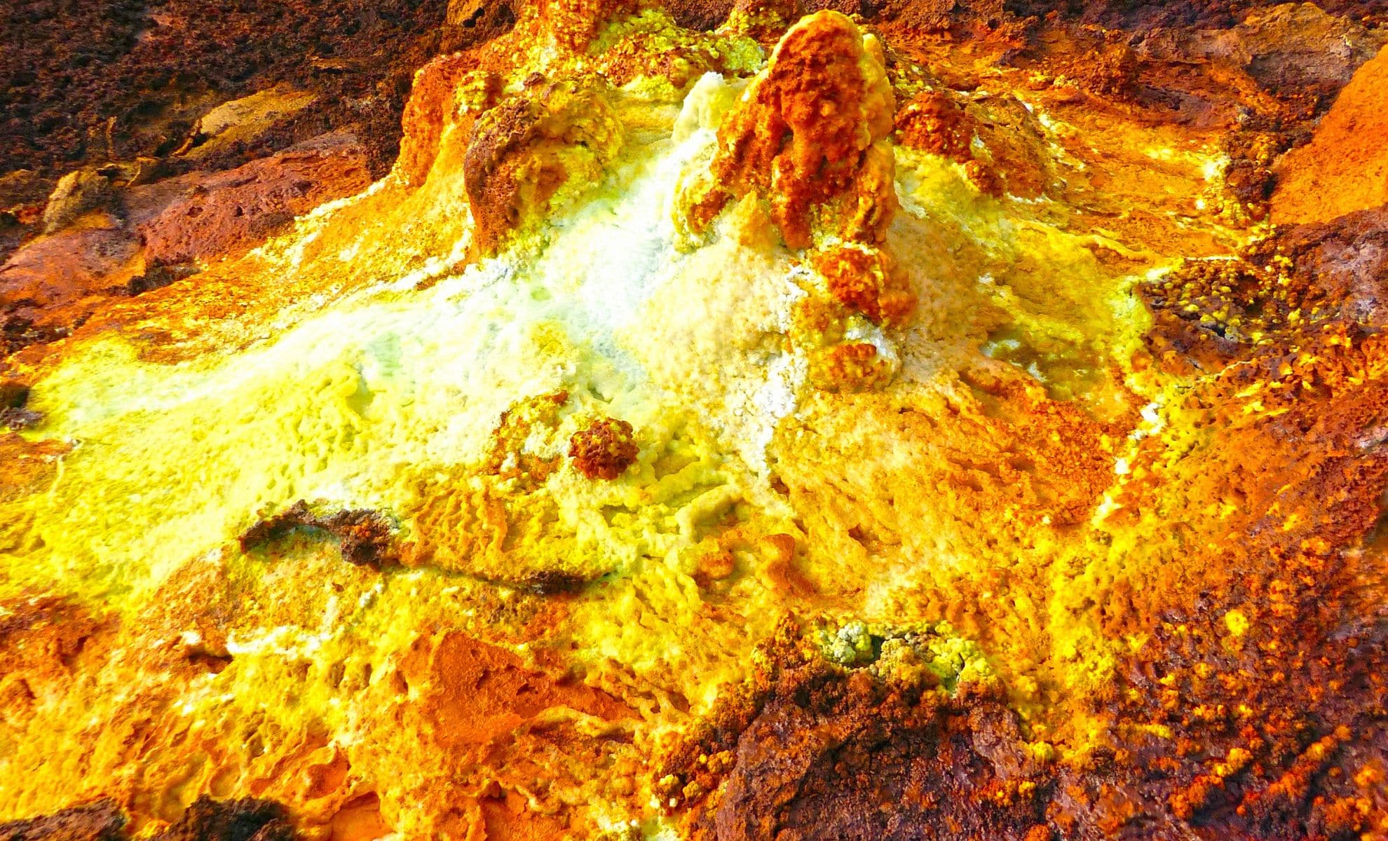 Featured image for Scientists Find Vast Gold Deposits Originating from Earth's Core in Hawaii