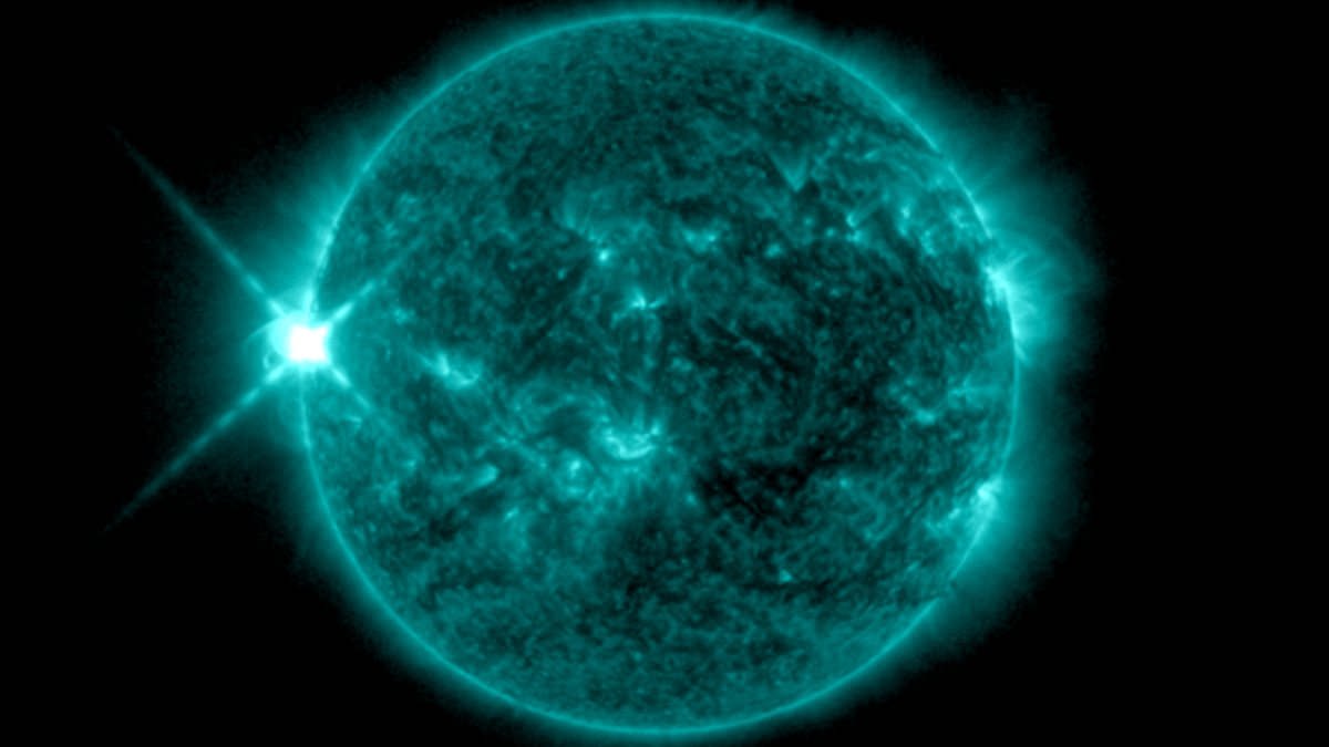 Featured image for "Powerful 'X Class' Solar Flare Marks Solar Cycle 25 Peak, Risks Earthly Disruptions"