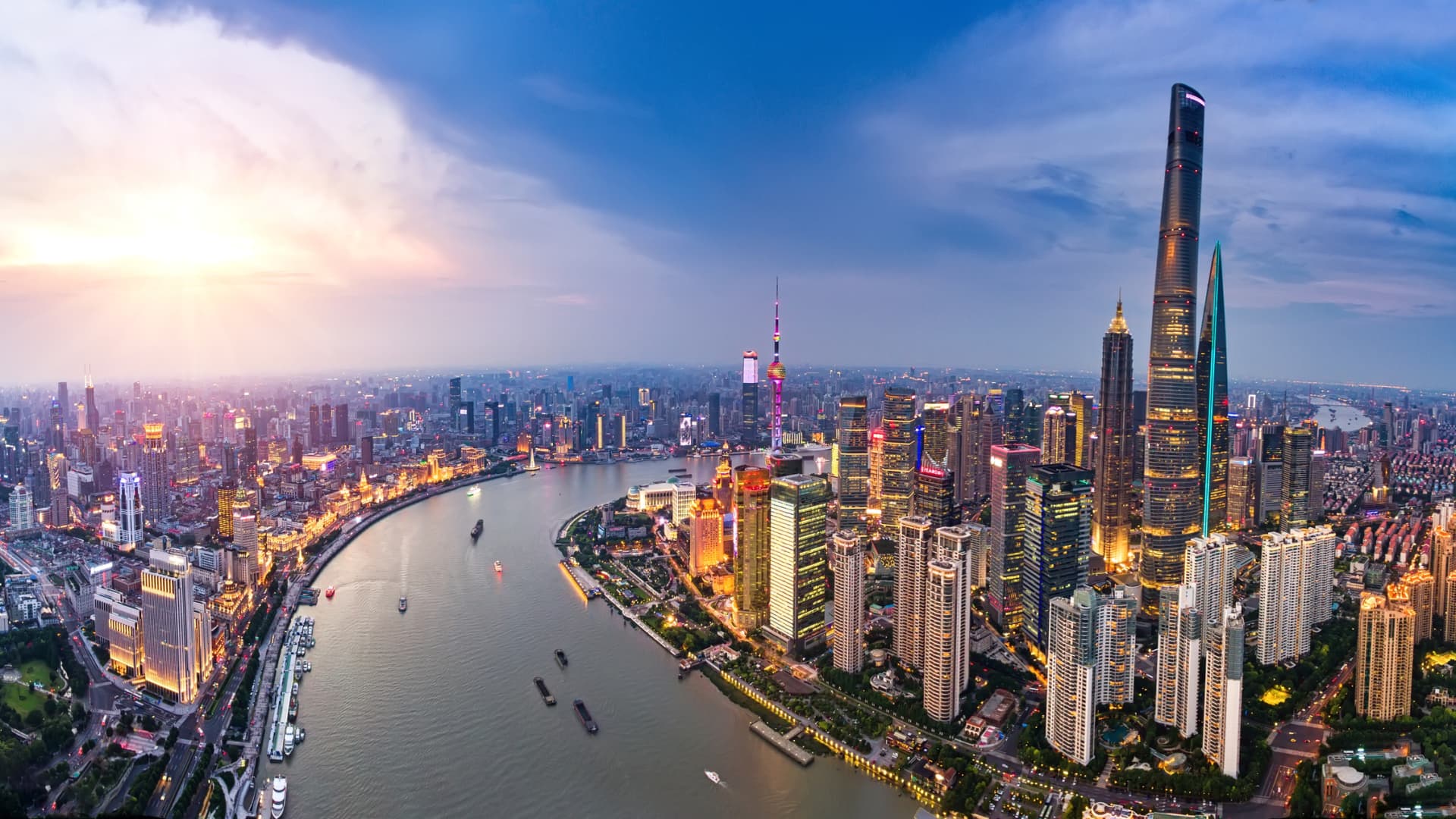 Featured image for Asia-Pacific Markets Mixed Amid US Rally and Trade Tensions