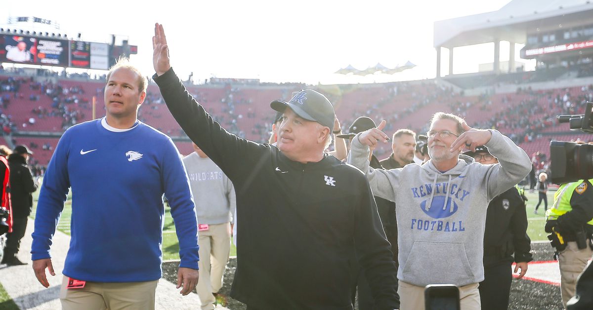 Featured image for Recruits relieved as Mark Stoops remains committed to Kentucky