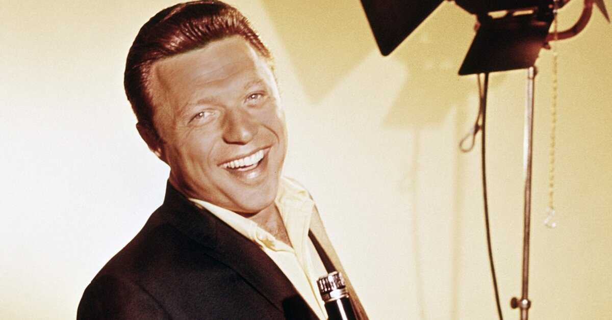 "Remembering Steve Lawrence: A Tribute to the Legendary Crooner"