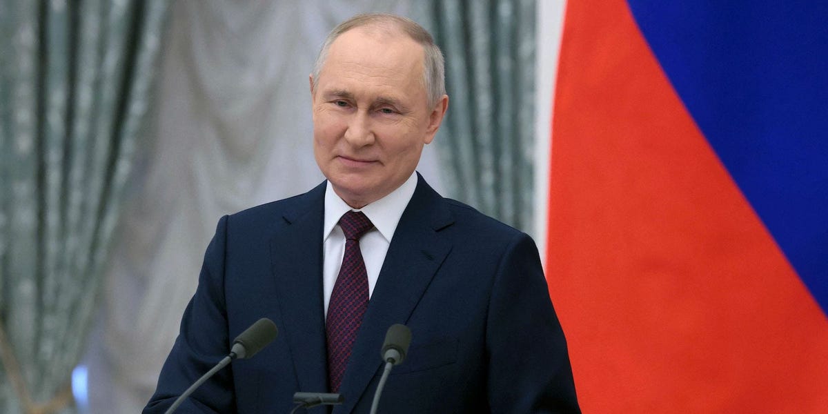 Featured image for Russia to Replenish Foreign Reserves by Buying Yuan Amidst Sanctions and Oil-Cap Hit