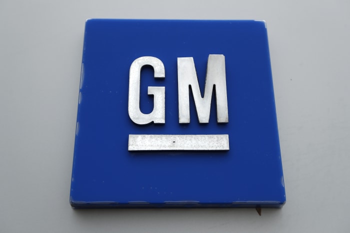 "GM Recalls 300K Pickups for Tailgate Malfunction"