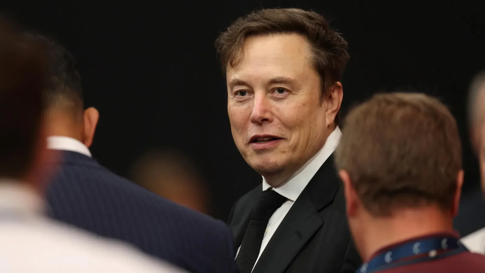 Tesla's $1 Trillion Pay Plan for Musk Faces Investor and Stakeholder Opposition