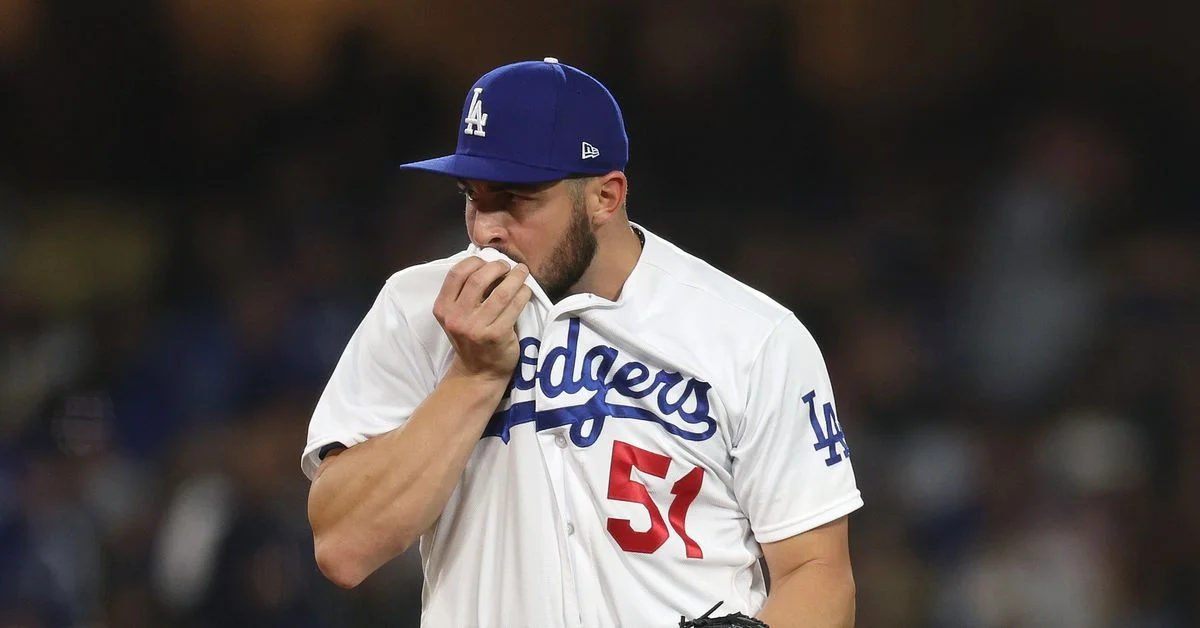 Dodgers suffer late loss to Diamondbacks despite strong pitching performance.