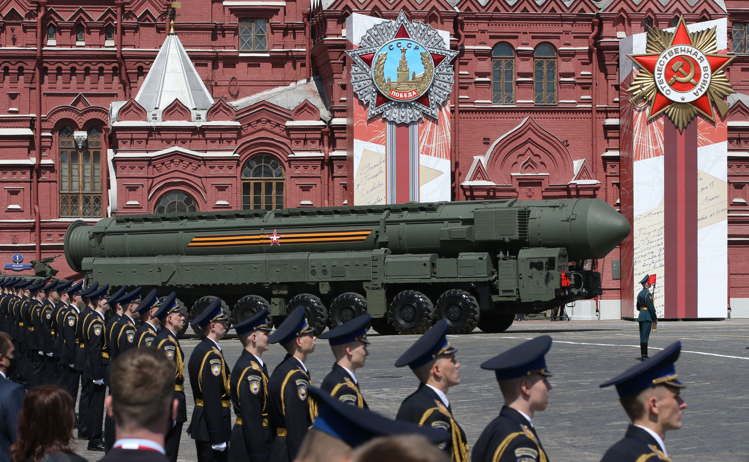 "Russia's War-Gaming and Nuclear Threats: Beijing's Silence and Leaked Files"