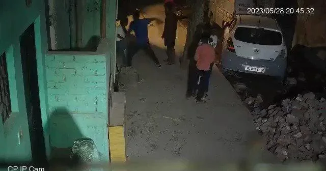 Featured image for Outrage over fatal stabbing of teen girl in Delhi