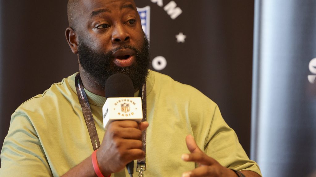 Featured image for "L'Jarius Sneed Boosts Titans' Swagger with Contract Extension"