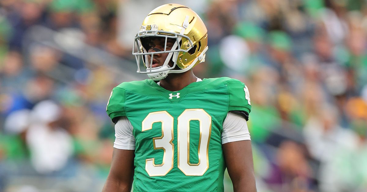 Featured image for Notre Dame vs USC: A Clash of Improved Defenses and High Stakes