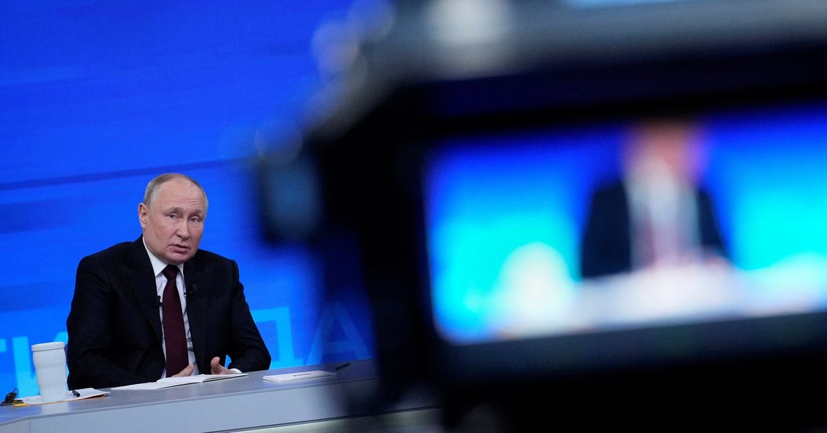 "Putin's AI Double Confrontation: Humiliation and Hypersonic Missiles"