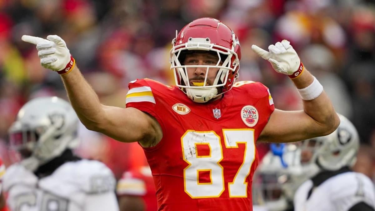 Featured image for "Chiefs Rest Kelce and Mahomes for Playoffs, Twitter Reacts to Reid's Decision"