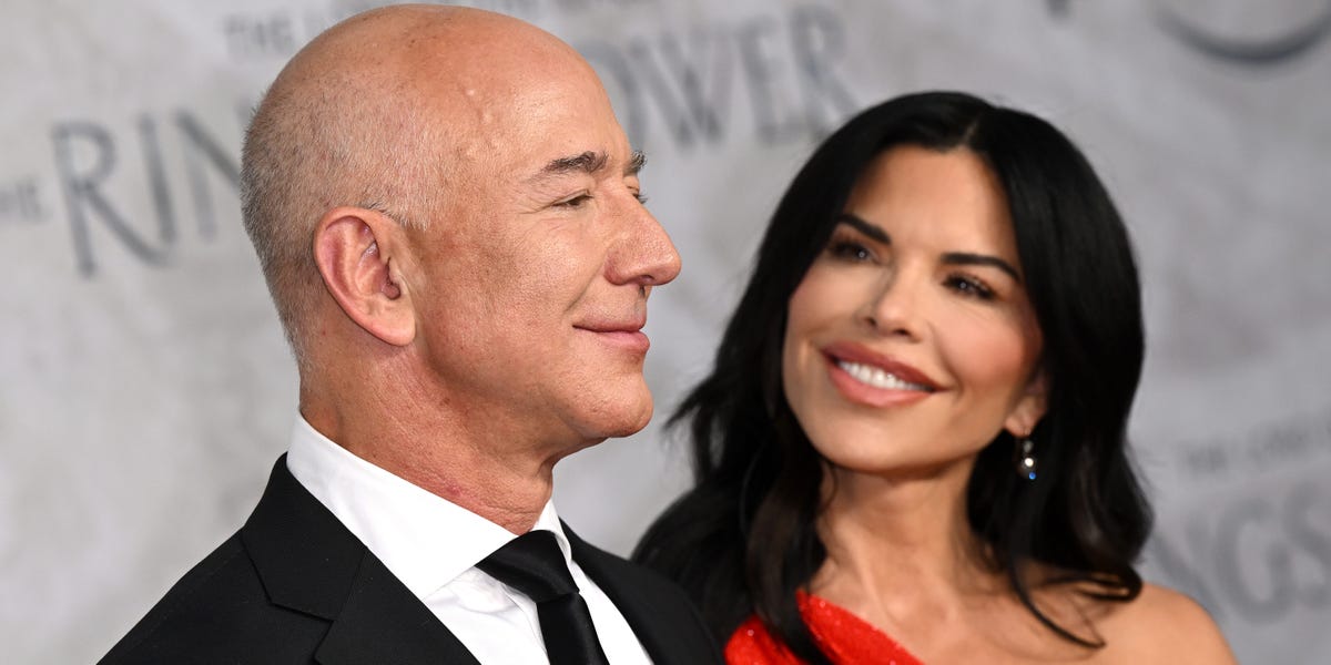 "Blacked Out: Jeff Bezos' Fiancée Shares Proposal Story"