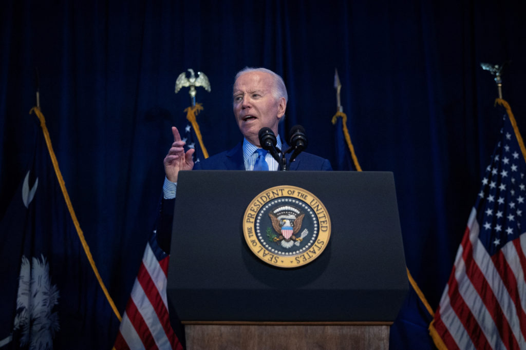 "Border Deal Negotiations: Biden and Trump's Stances and Potential Agreement"
