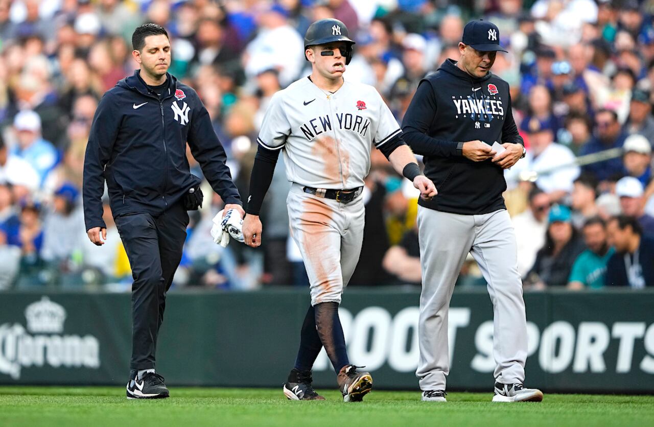 Yankees' Harrison Bader suffers hamstring injury during game.