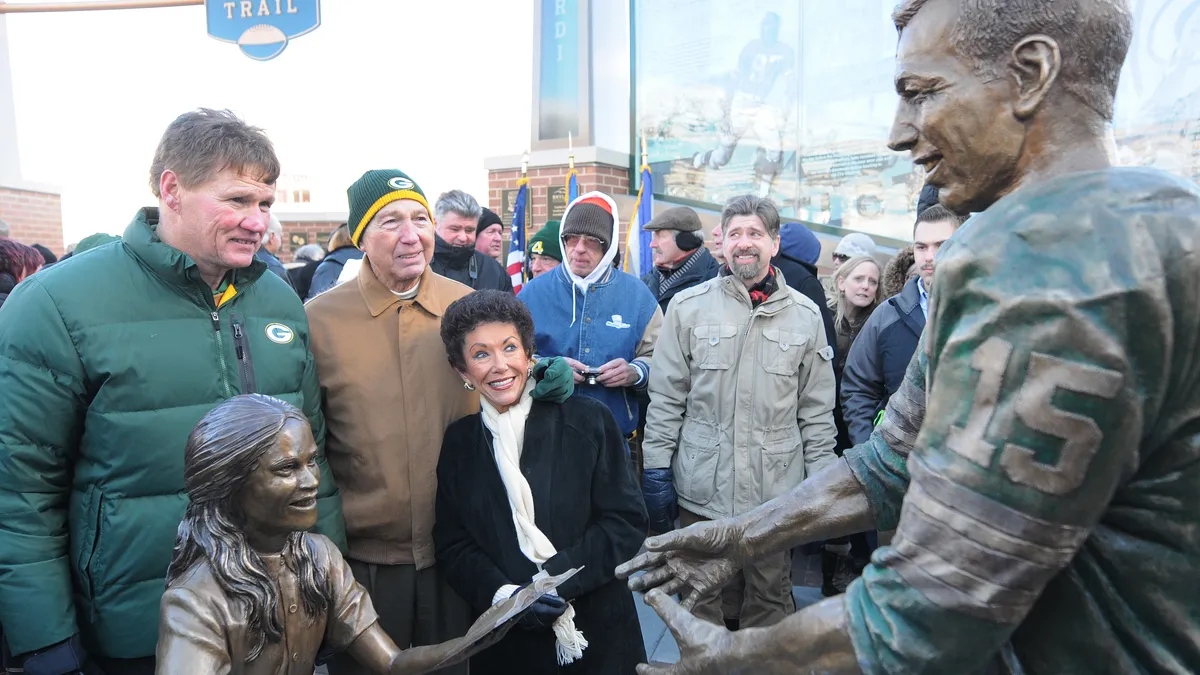 "Cherry Starr, Wife of Green Bay Packers Legend Bart Starr, Passes Away"