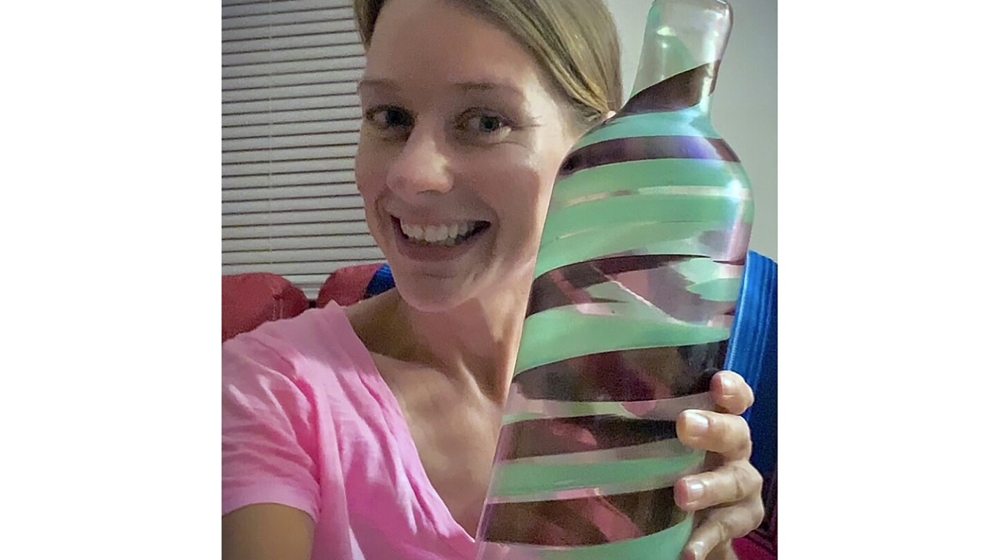 Featured image for Hidden Treasure: $3.99 Goodwill Vase Sells for $107,000 at Auction