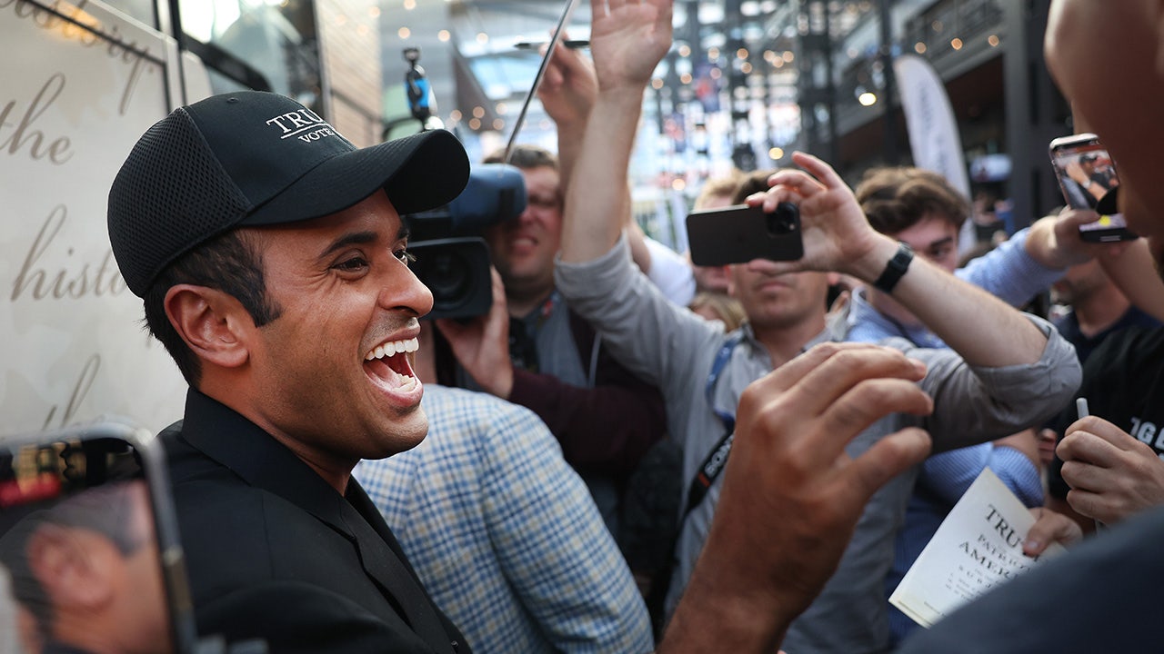 "Vivek Ramaswamy's Workout Videos and Inconsistencies: A Revolution in the GOP Debate"