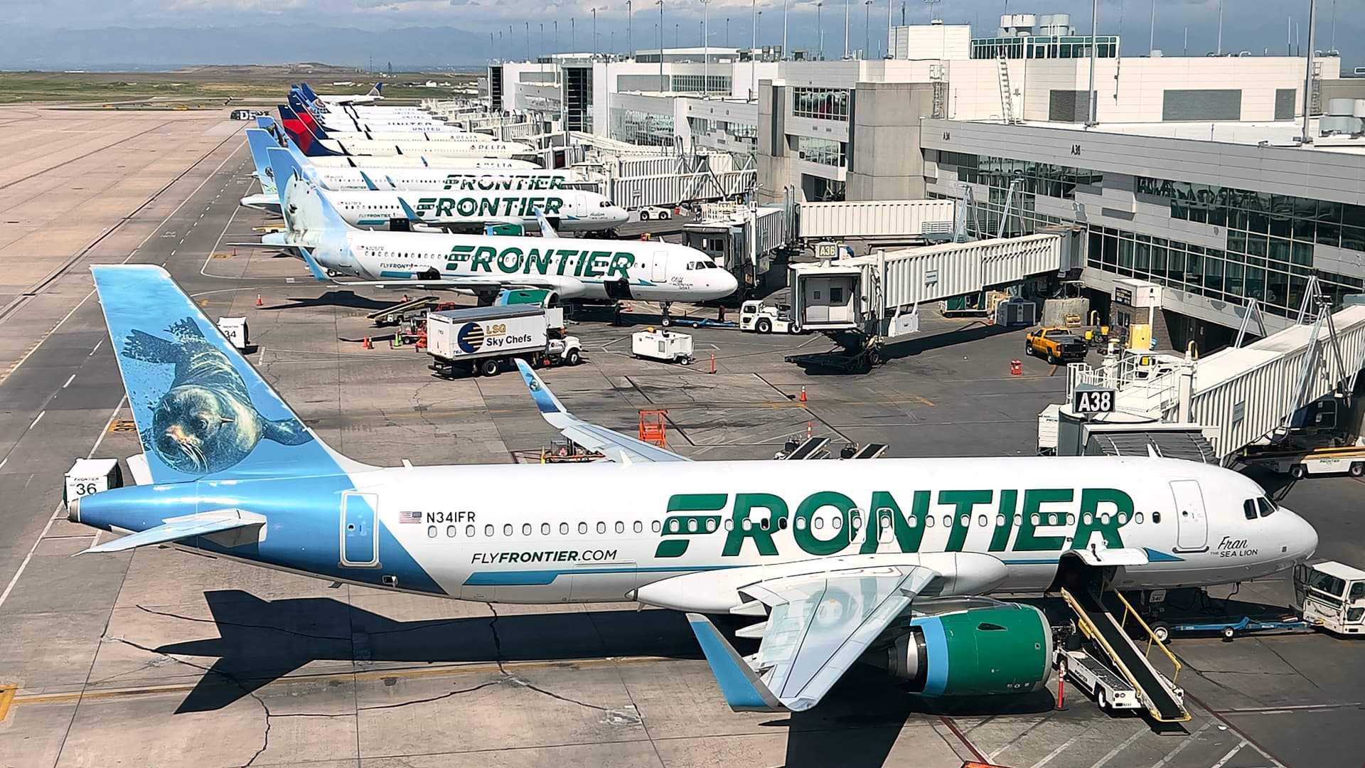 Featured image for Frontier Airlines Revamps Loyalty Program, Offers Rewards Based on Spending