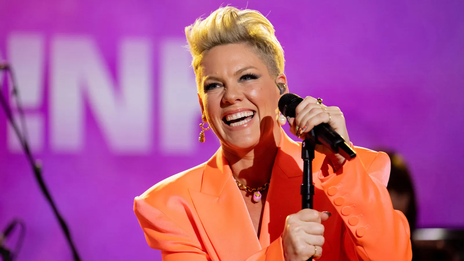 Featured image for Pink to Distribute Banned Books at Florida Tour Stops