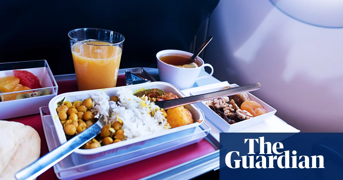 United Flight Diverts to Chicago Due to Unruly Passenger's Meal Dispute