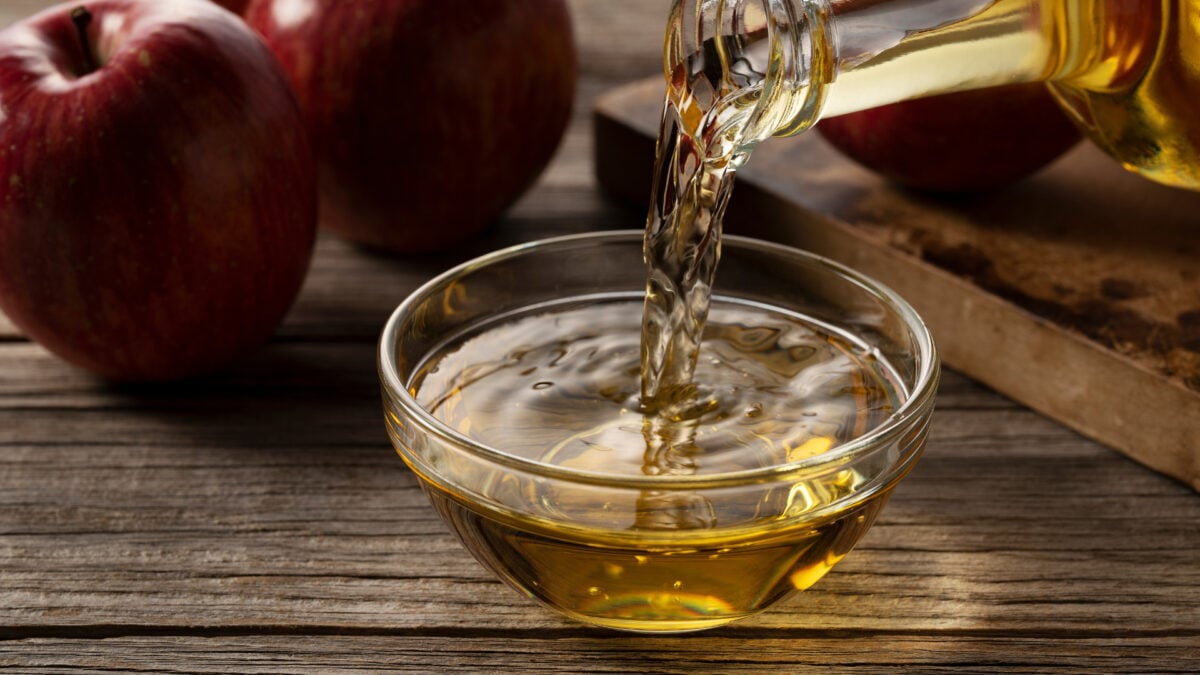 Featured image for Revised: Flawed Science Behind Apple Cider Vinegar Weight Loss Claims