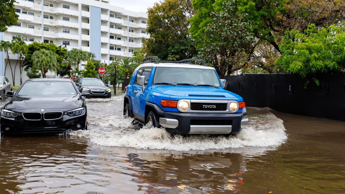 South Florida Floods Cause Fort Lauderdale Airport Closure and Criticism of DeSantis