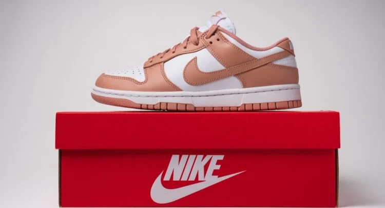 Featured image for Tim Cook's Nike Stock Purchase Sparks Rally