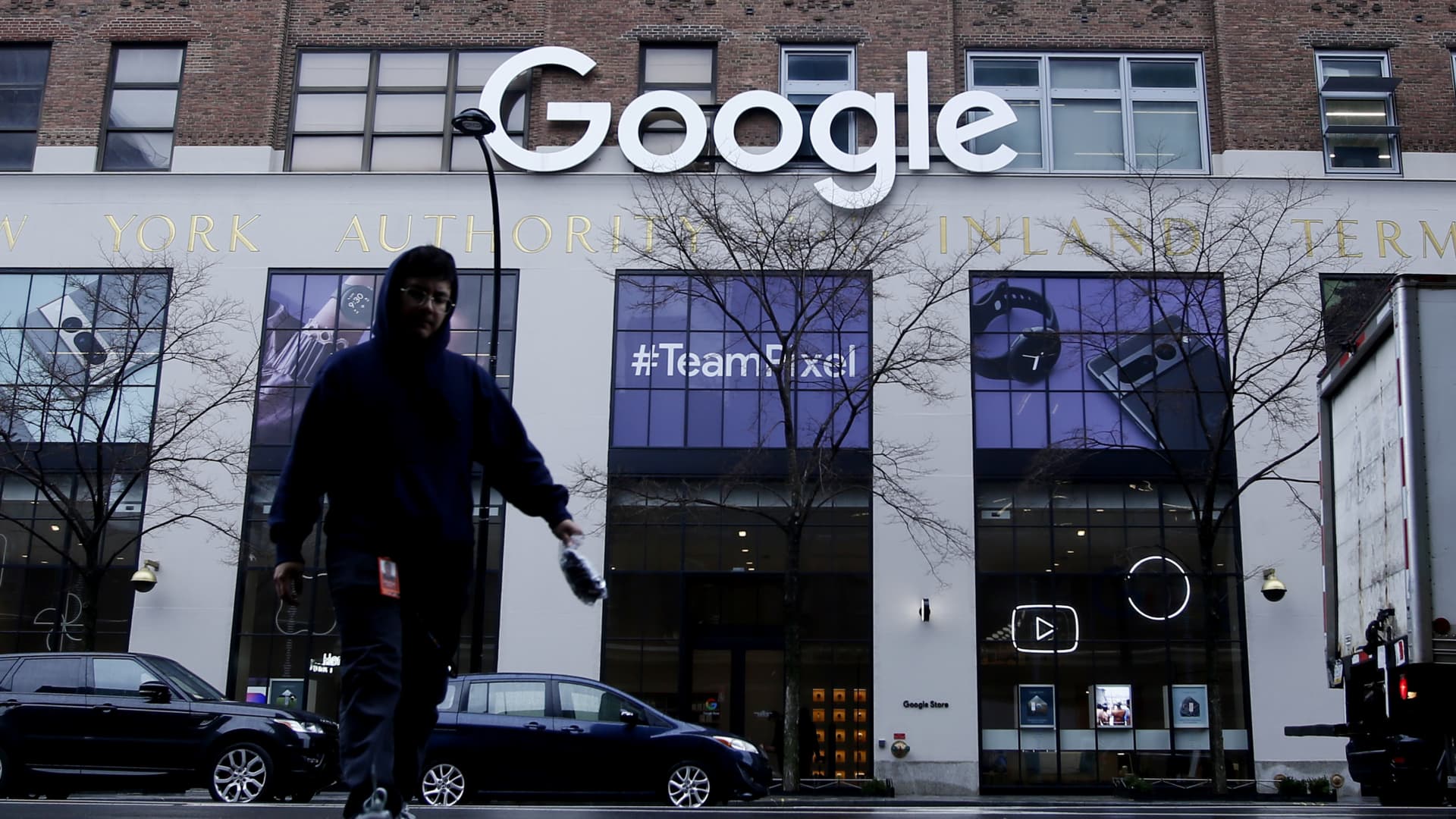 "Midday Stock Movers: GOOGL, BA, AMD, MSFT, PARA"