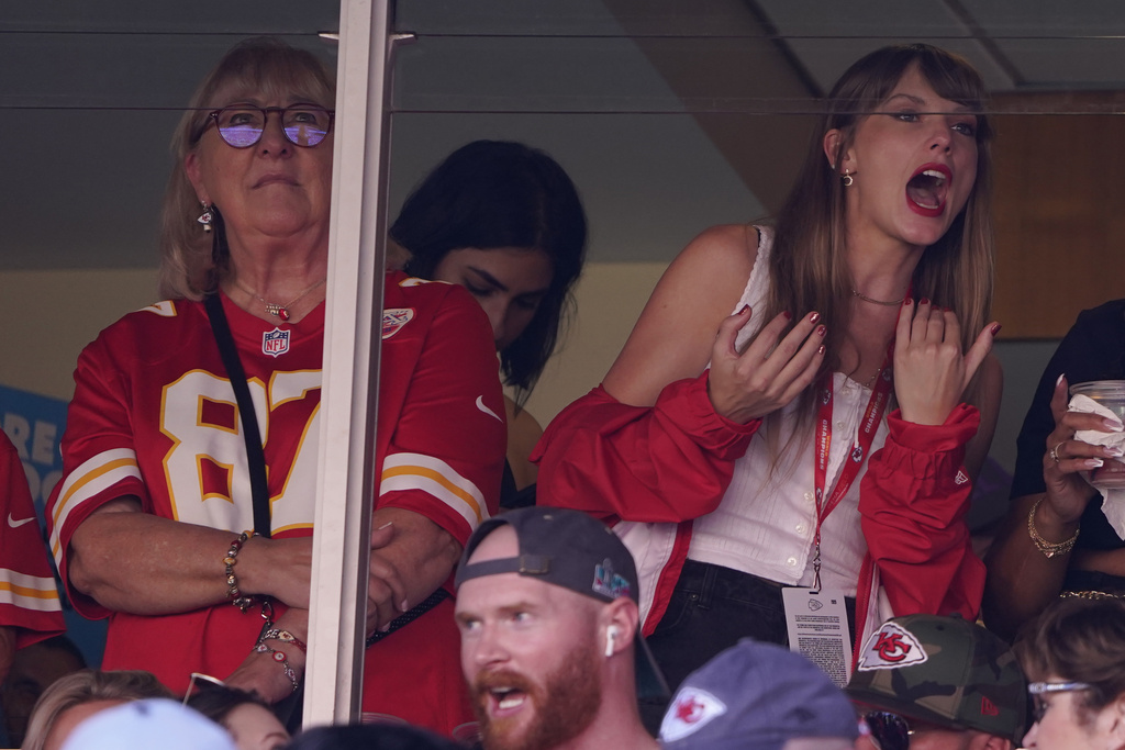 Kelce Family's Memorable Encounter with Taylor Swift
