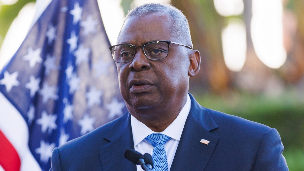 "Pentagon Under Pressure: Uncovering the Truth Behind Lloyd Austin's Hospitalization"