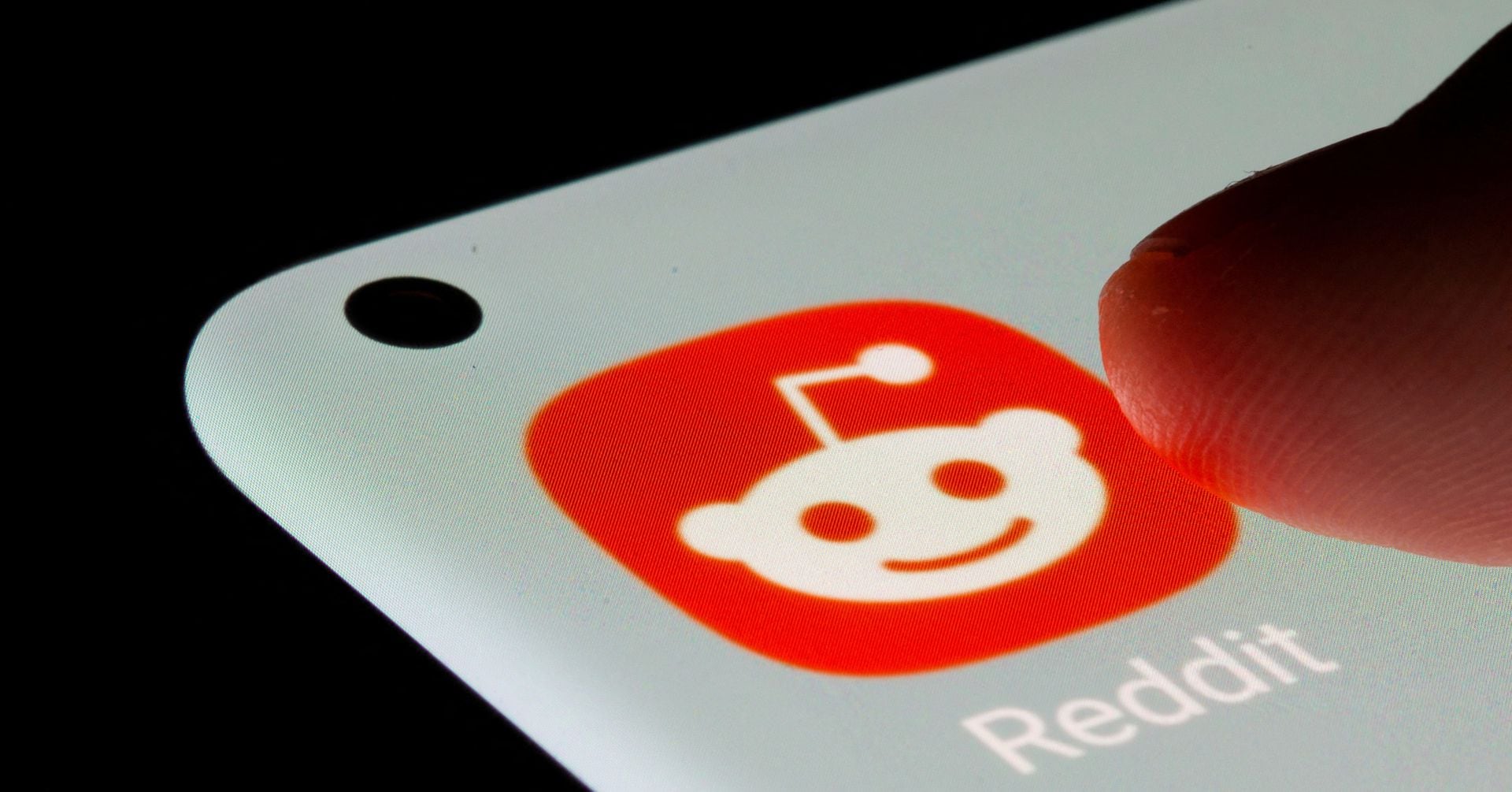 "Reddit Set to Go Public with March IPO"