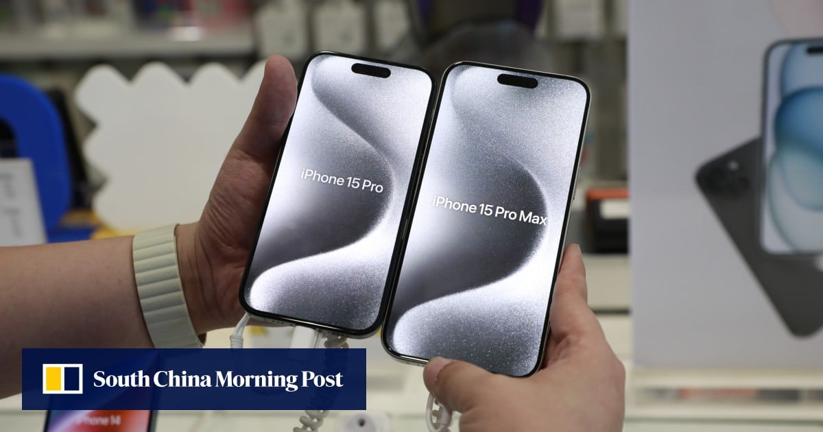 "Foldables and Rivals Chip at Apple's Dominance in 2023's Growing Premium Smartphone Market"