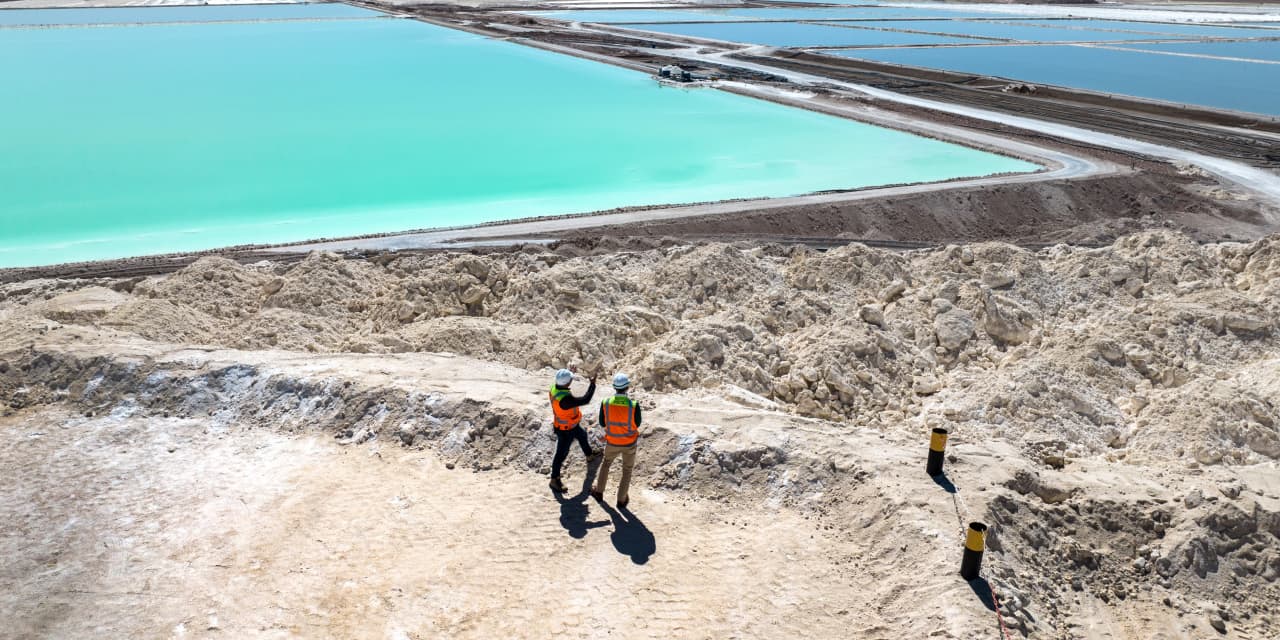 Featured image for Chile's Lithium Nationalization Plan: Implications for Investors and Mining Companies.