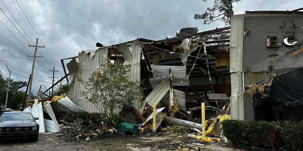 Featured image for "Chaotic Rescue Scenes and Disaster Relief Efforts in Slidell, Louisiana After EF-2 Tornado"