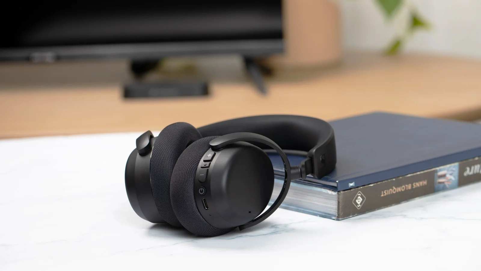 Sennheiser’s RS 275 bundle puts TV audio in your ears with multi-device streaming