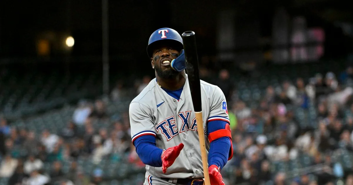 Rangers edge out Mariners 2-1 in season opener.