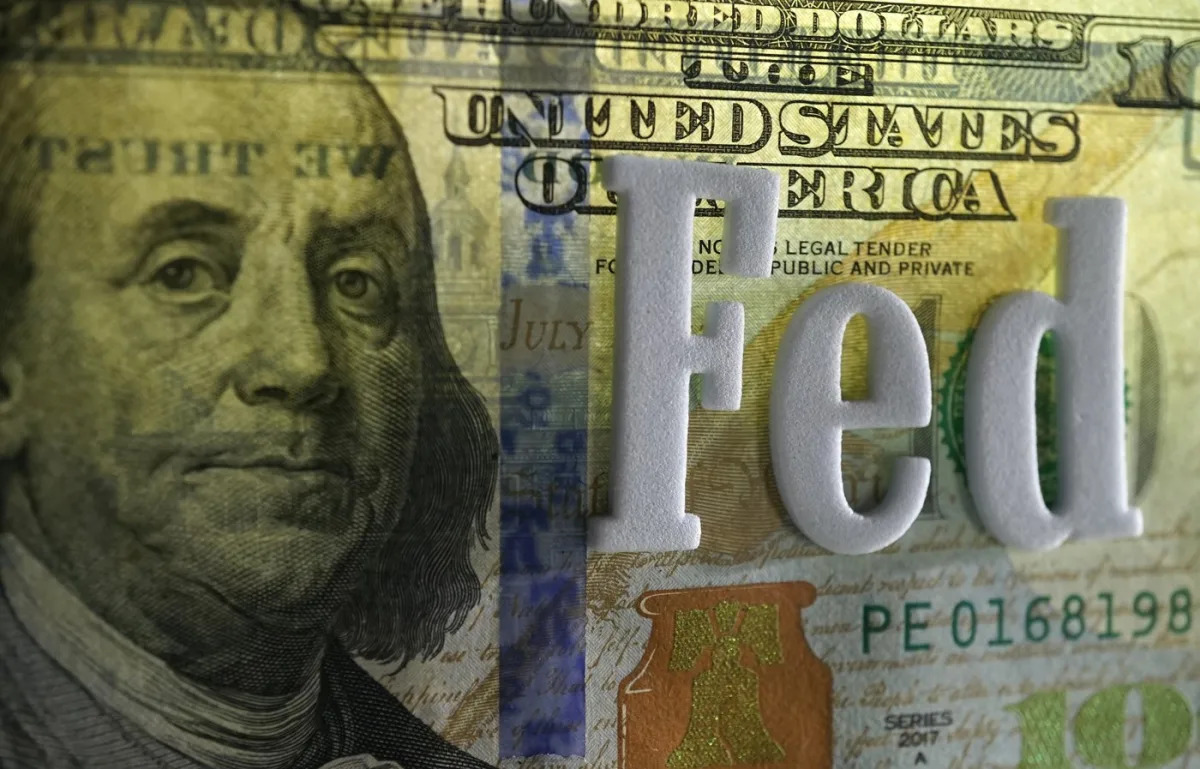 "Predicting Stock Market Trends in Response to Anticipated 2024 Interest Rate Cuts"